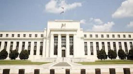 ترامب ينفي إقالة محافظ البنك المركزي
