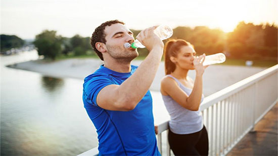 لخسارة الوزن.. كم كوب ماء عليك شربه يوميًا؟
