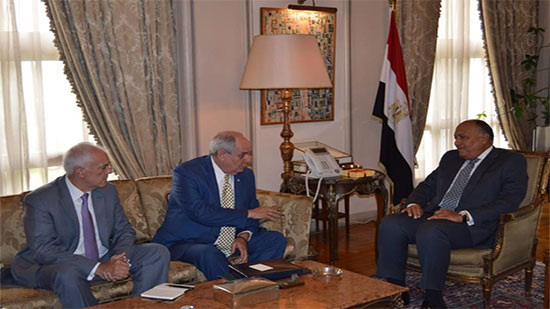 وزير الخارجية يبحث مع كويك تطوير التعاون الاقتصادي بين مصر واليونان