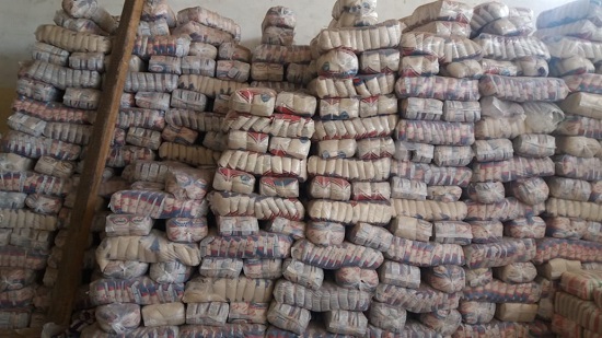  بالصور: ضبط 156 طن و760 كجم أرز تمويني مدعم يحتوي على 