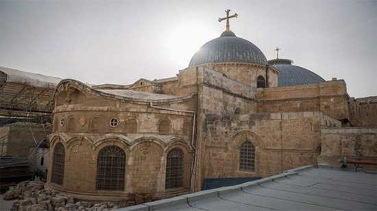 سفير مصر في تل أبيب يستهل نشاطه الدبلوماسي بزيارة الكنيسة القبطية في القدس