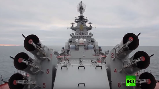  بالفيديو – الدفاع الروسية تطلق صواريخ من الطراد النووي 