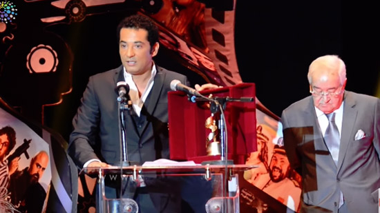فيديو عمرو سعد: أهدى الجائزة وقيمتها المالية لفادي ومينا نجلي شهيدة حادث المنيا
