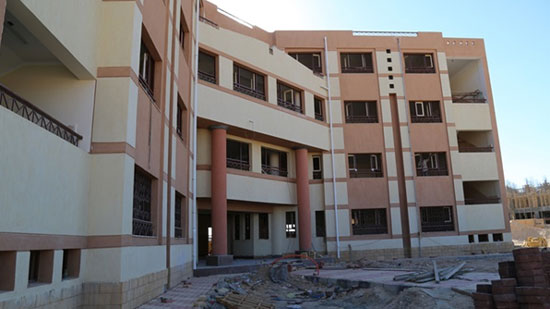 بالصور.. مراحل إنشاء مستشفى مدينة قنا الجديدة 