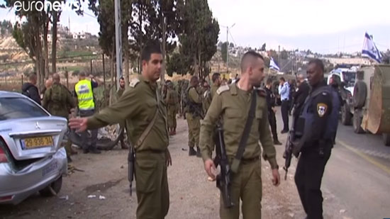  بالفيديو – فلسطيني يدهس 3 جنود إسرائيليين 