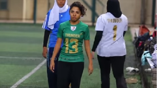 فتيات مصر يقتحمن عالم كرة القدم الأمريكية.. تفتكروا هيعملوا حاجة؟!
