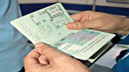 ضبط موظف بشركة سياحة يبيع تأشيرات مزورة للمواطنين
