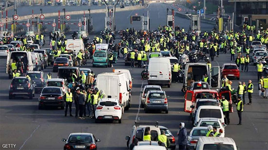 الداخلية الفرنسية: اعتقال 1385 شخص.. وإصابة 118 آخرين في احتجاجات السترات الصفراء