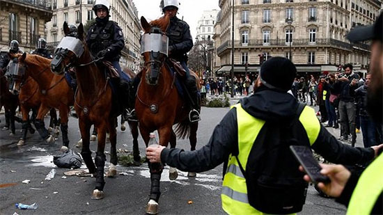 النائب العام الفرنسي: اعتقال ألف شخص من السترات الصفراء