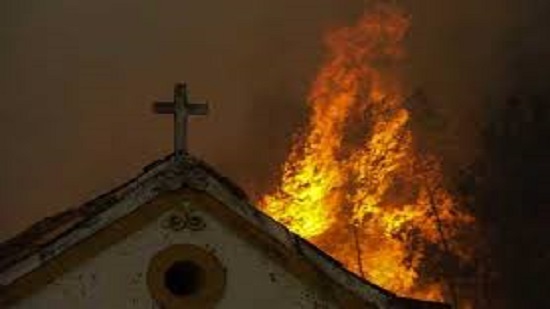  اشتعال النيران بكنيسة العائلة المقدسة بالمنيا 
