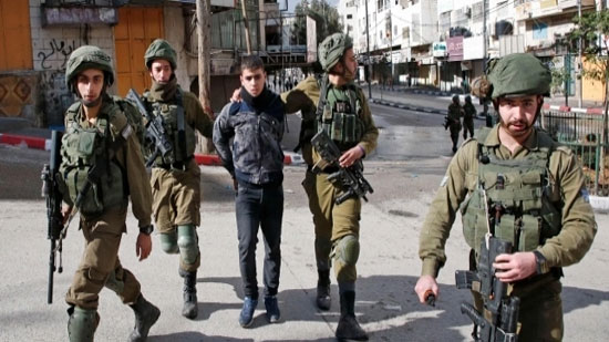 الاحتلال الإسرائيلي يعتقل أكثر من 50 فلسطينيا بالضفة الغربية