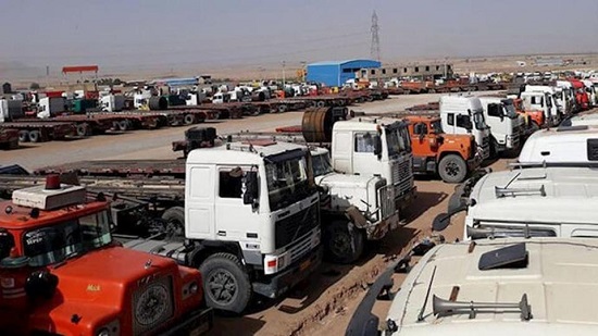 إضراب مفاجئ لسائقي الشاحنات في تونس يصيبها بالشلل
