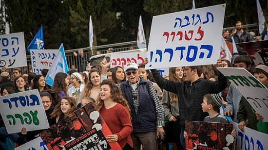 رجال الحكومة الإسرائيلية يتظاهرون ضد الحكومة