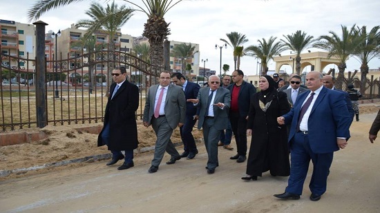 محافظ بورسعيد: تطوير المنطقة المحيطة بحديقة المنتزة لتكون شارع لعربات الشباب
