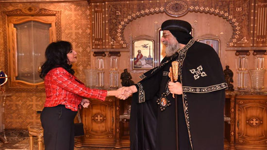  سفيرة مصر في لوس أنجلوس تزور البابا وتهنئه بالعيد