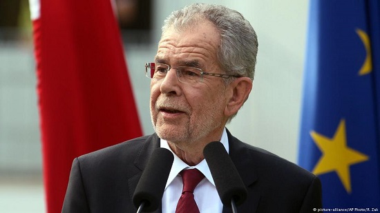 الرئيس النمساوي ينحاز لهيئة كارتياس الخيرية وينتقد حزب الحرية المتشدد
