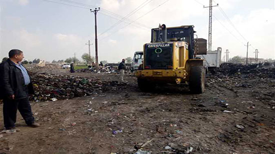 «البيئة» ترفع ٢٥٠ طن مخلفات بالشرقية: «العملية استغرقت أكثر من 7 ساعات»