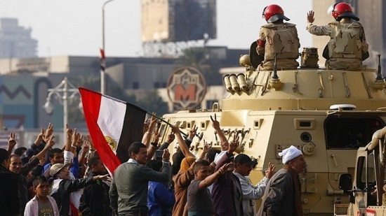  الأهرام : الجيش المصري لم يتعرض للمتظاهرين في ثورة 25 يناير 
