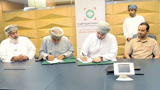 عمان اليوم: 4 ملايين ريال عماني لتوصيل التيار الكهربائي إلى مناطق عدة في السلطنة