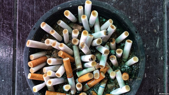 مشروع قانون يحظر بيع السجائر لمن دون الـ100