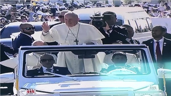 لحظة وصول البابا فرنسيس 