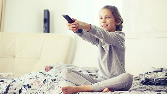 أمراض تصيب طفلك بسبب مشاهدة التلفزيون لوقت طويل