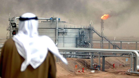 لوموند: السعودية تطمح إلى بناء شركات عملاقة لا تعتمد على البترول 