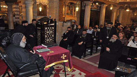  أنبا رافائيل يلتقى بكهنة وشباب وسط القاهرة بكنيسة العذراء بحارة زويلة