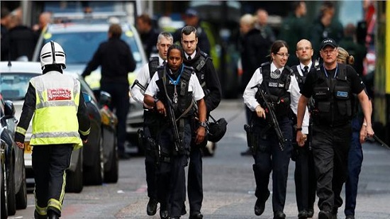 الشرطة البريطانية تعلن التعامل مع جسم مشبوه أمام البرلمان
