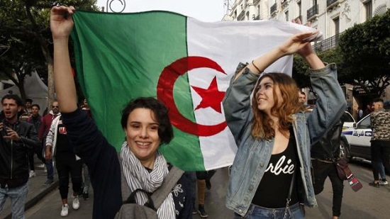 إصابة 112 وتوقيف 195 في مظاهرات الجزائر
