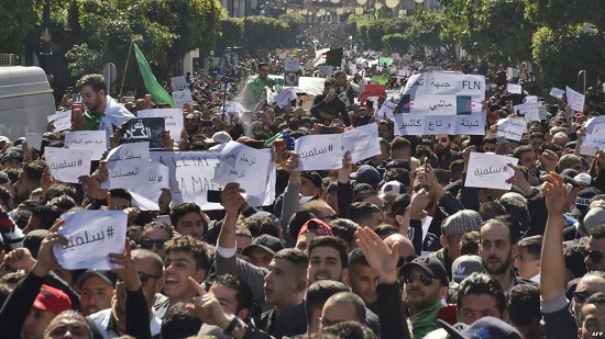  الشرطة الجزائرية: نصف مليون متظاهر في العاصمة
