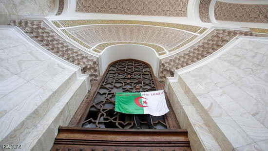 زعماء الجزائر مستعدون لبحث نظام حكم قائم على 