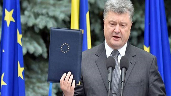رئيس أوكرانيا يتعهد بتزويد القوات المسلحة بأنظمة صاروخية في حال إعادة انتخابه