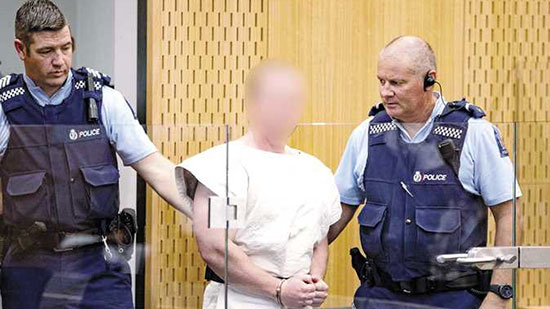 منفذ حادثة المسجدين في نيوزيلندا يطلب الدفاع عن نفسه
