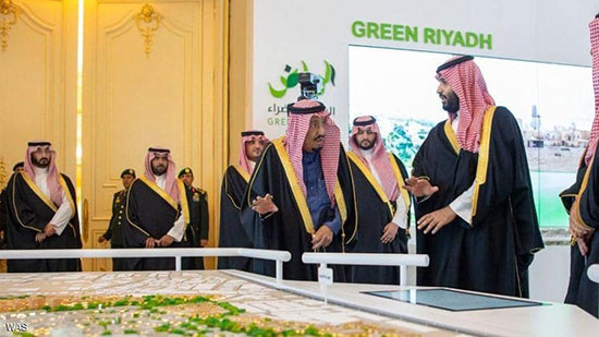 العاهل السعودي وولي العهد خلال إطلاق المشاريع الضخمة.