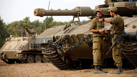 إسرائيل تستعد للحرب باستدعاء جنود الاحتياط ونشر كتيبتين على حدود غزة