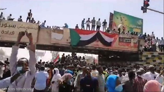 آلاف السودانيين يتحدون 