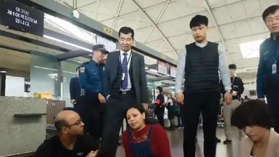 إعلامية تكشف القصة الكاملة لاحتجاز ماري دانيال وأسرتها بمطار كوريا: كفوا أيديكم عن ماري وعن مصر