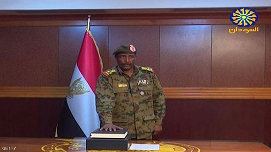 من هو رئيس المجلس العسكري الانتقالي الجديد في السودان؟