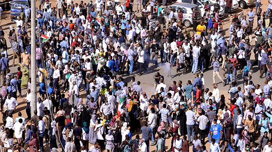 تجمع المهنيين السودانيين: قوات النظام حاولت فض الاعتصام بالقوة