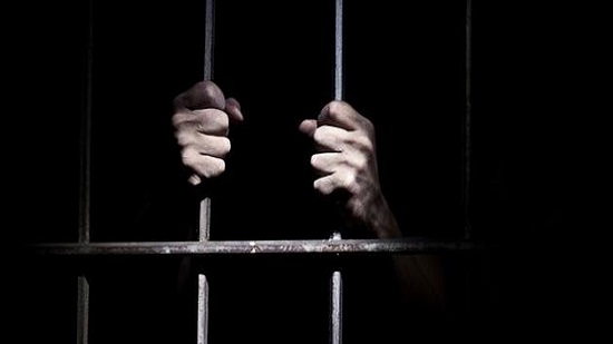 السجن المشدد 10 سنوات لمأذون شرعى و5 آخرين بتهمة التزوير فى المنيا
