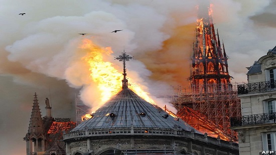  ترامب : من المحزن رؤية حريق كاتدرائية نوتردام 
