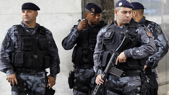 الشرطة البرازيلية تواجه شغب جماهير 