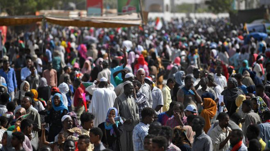مظاهرات السودان: مئات الآلاف في شوراع الخرطوم من أجل تسليم السلطة إلى حكومة مدنية