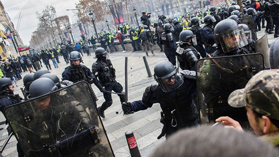 اشتباكات بين الشرطة الفرنسية ومتظاهري 