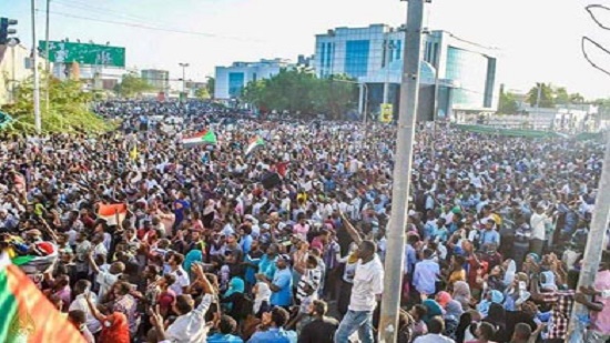 المجلس العسكري السوداني يؤكد عدم رغبته في فض اعتصام القيادة العامة
