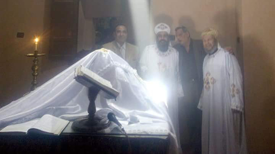 بالصور.. تعامد الشمس على مذبح الشهيد مار جرجس بدير الملاك في عيد استشهاده