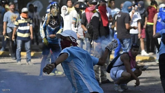 متظاهرون فنزويليون يشتبكون مع قوات الأمن