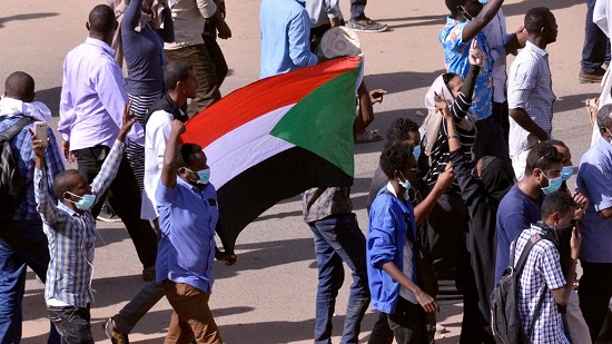 السودان علي شفا الصدام بين الجيش والثوار
