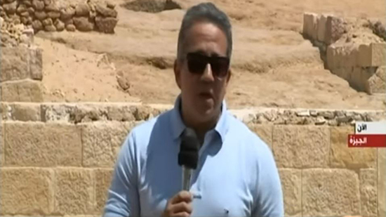 وزير الآثار يعلن اكتشاف مقبرة لكاهنين من عصر الدولة القديمة في الأهرامات (شاهد)